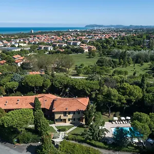 Residenze Al Colle Dei Pini Риччоне