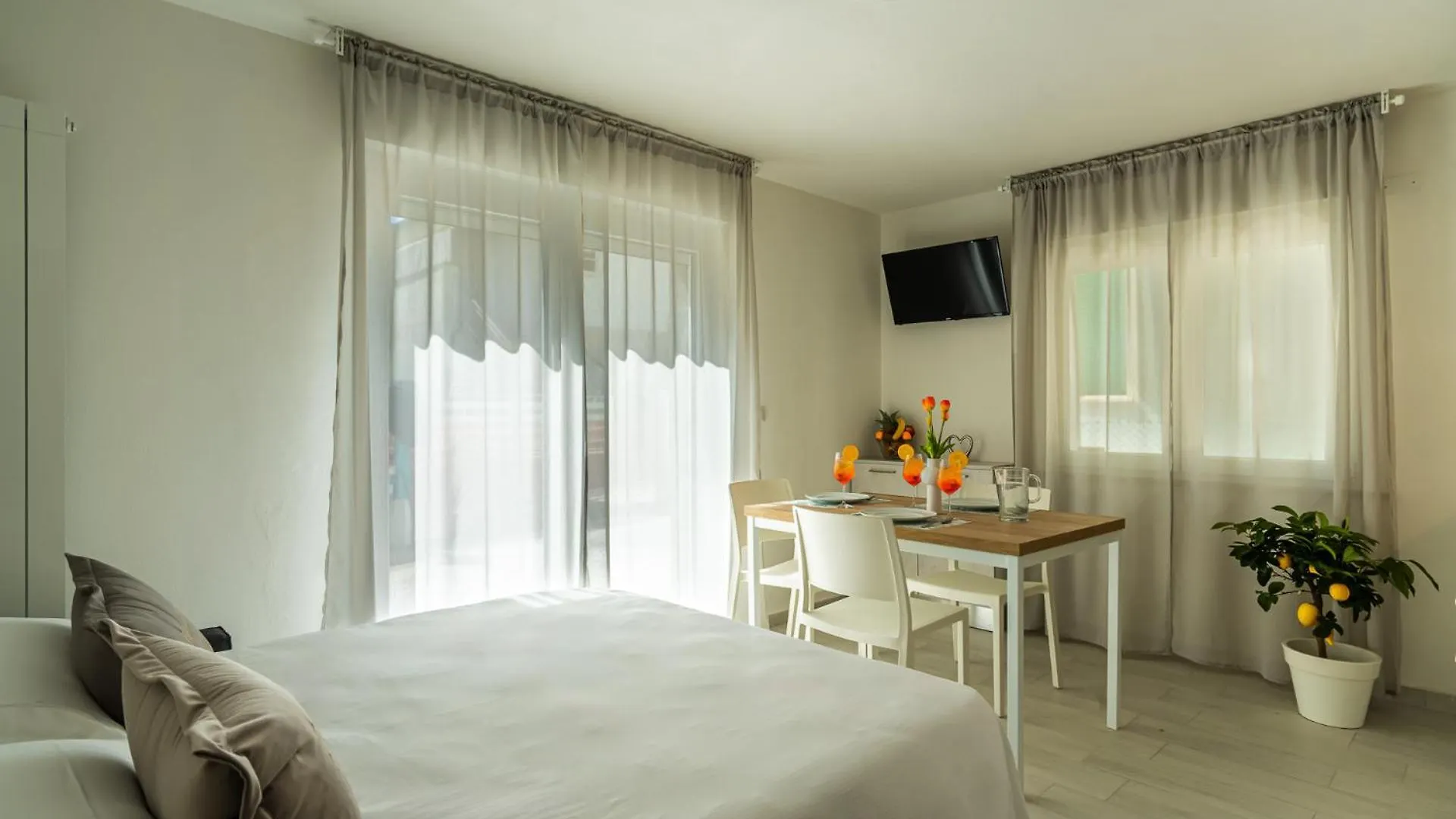 Inaugurazione 2024 - Villa Pratu Apartments A 100 Metri Dal Mare Riccione Italy